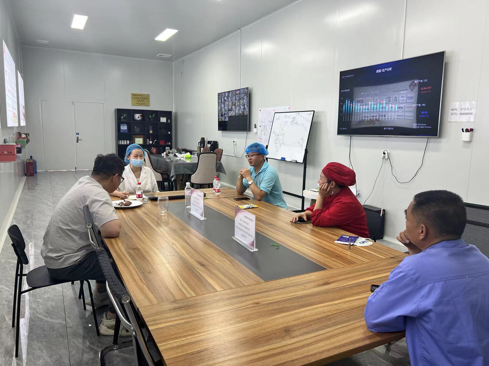  6 月 3 日，隆鑫菲特公司針對(duì)新增 的殺菌設(shè)備召開(kāi)了專(zhuān)題會(huì)議